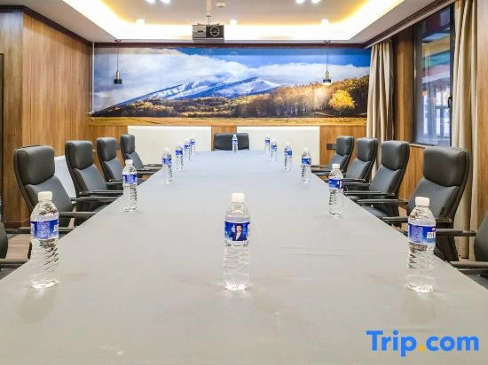 Huanghe Resort Hotel