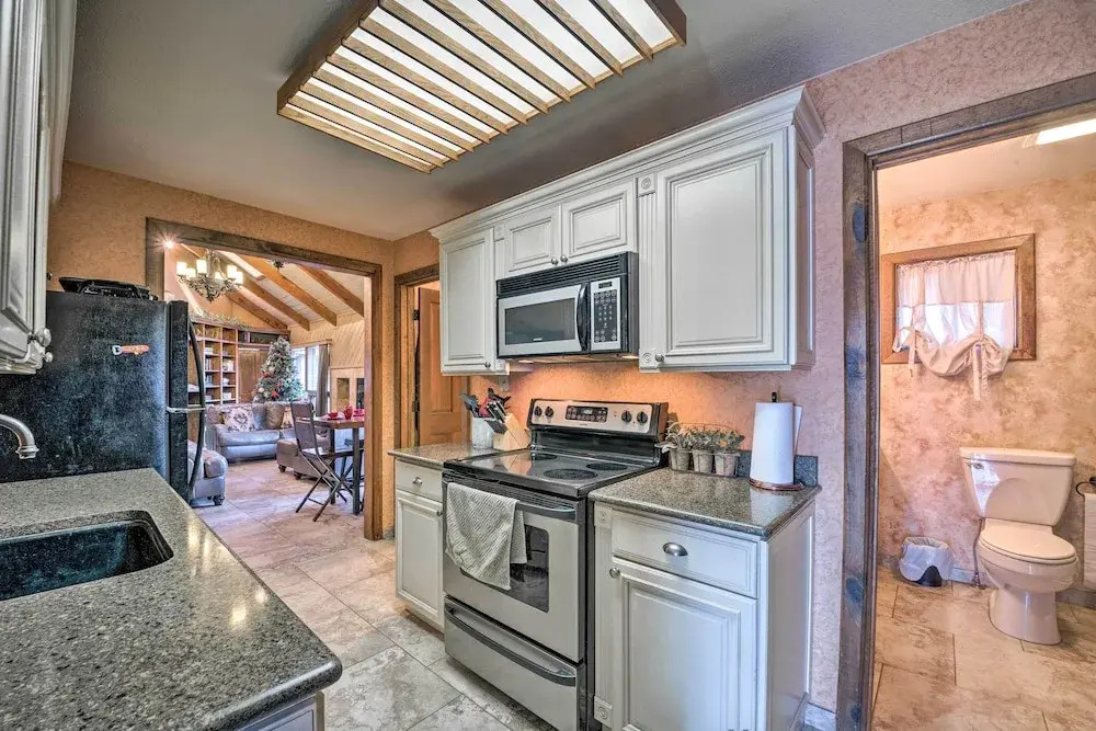 Central Ruidoso Mountain Home w/ Step-free Access!