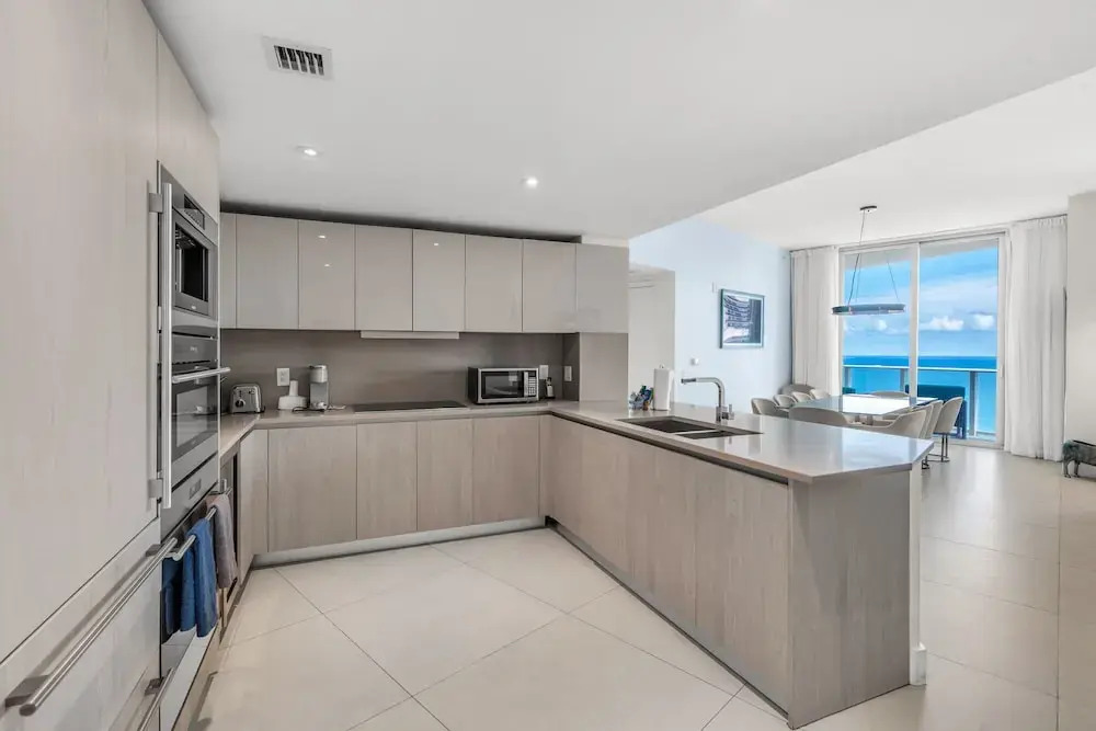 Luxury Penthouse! 4 BDR With Resort Amenities