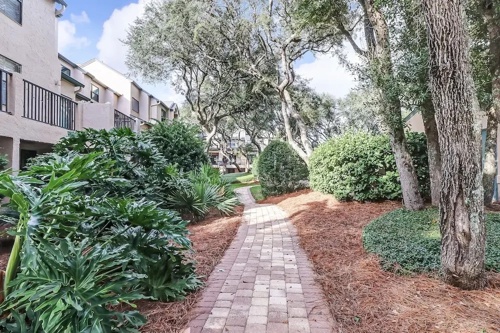 Lovely Oceanfront Townhome W/free Wifi, Central AC, Shared Pool, Private W/D