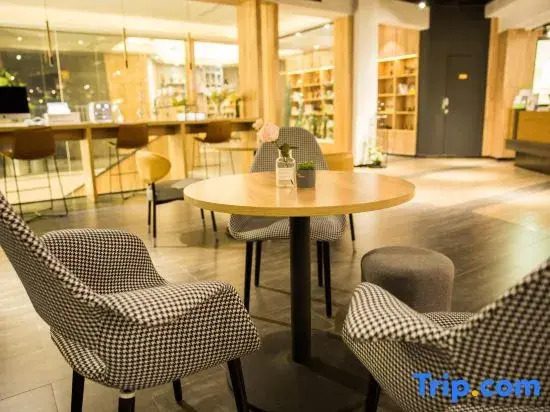 Chengdu Manju  Hotel ( West Railway Station Qingyang Wanda Branch)