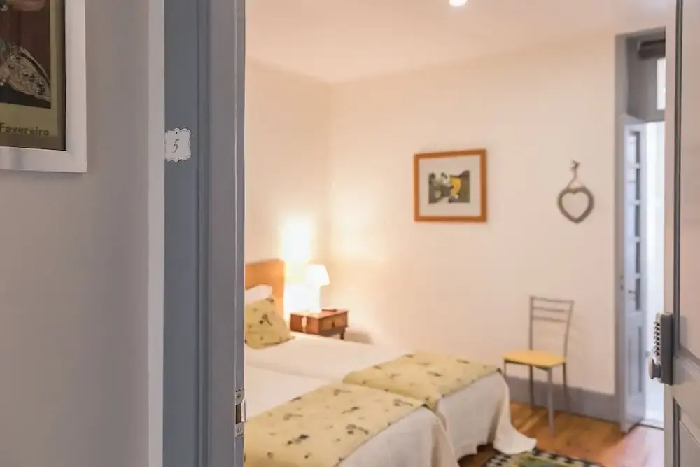 Apartamento A Francos Artist Painting 2