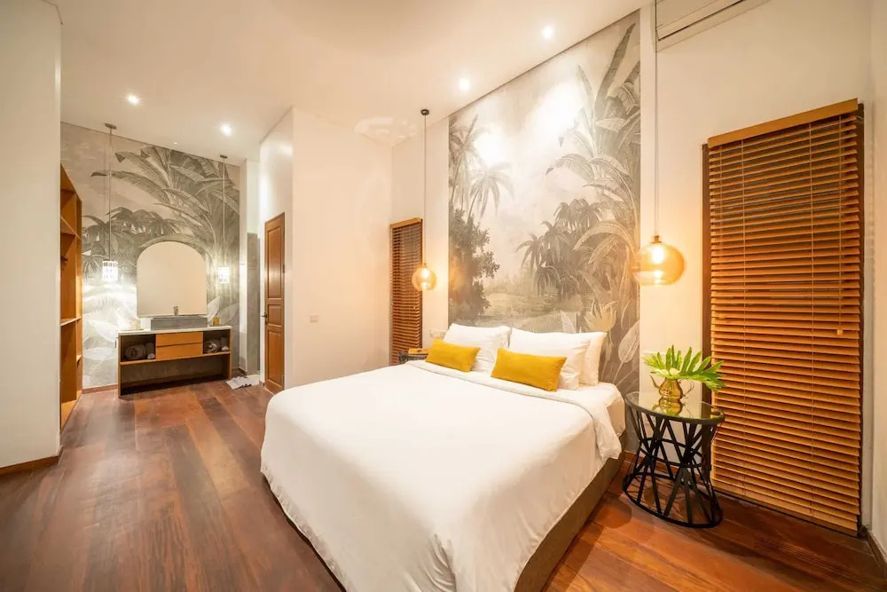 Luxury Private Loft, 2 BR, Canggu With Staff