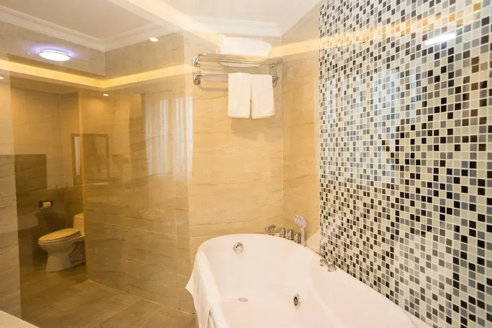 Aloha Ha Long Hotel