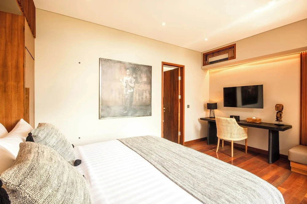Luxury 6BR Canggu 400m to Finns Beach