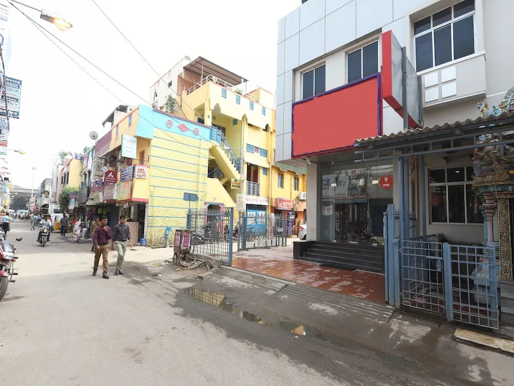 OYO 3547 Raj Guru Residency