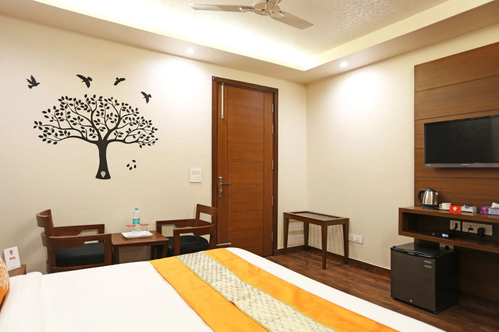 OYO TOWNHOUSE 460 H C Grand