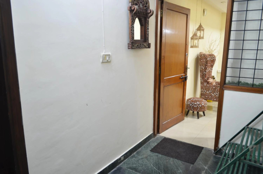 Furnished 2BHK Independent Apartment 8 in Greater Kailash - 1 with 2 Balconies
