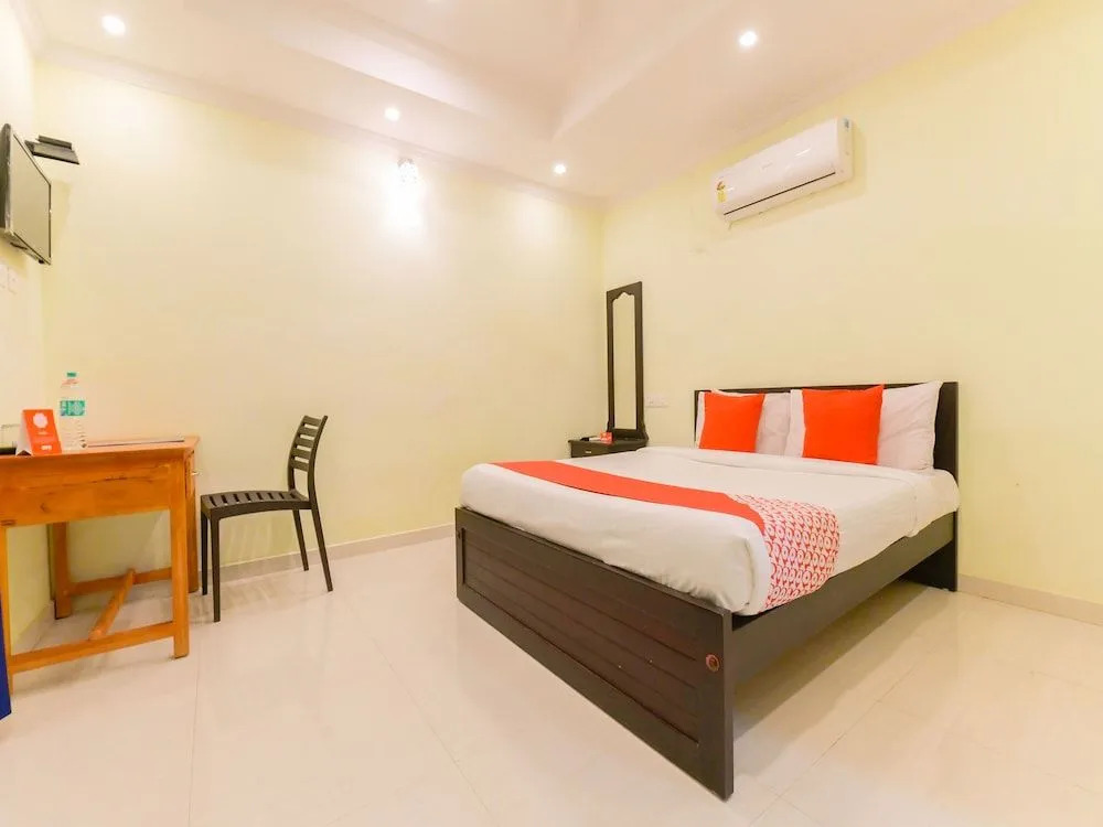 OYO 11529 Diamond Residency