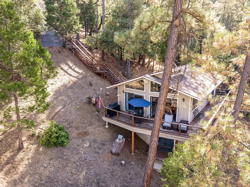 Creekside Hideaway - Spacious Home Hidden in Trees by Yosemite Region Resorts
