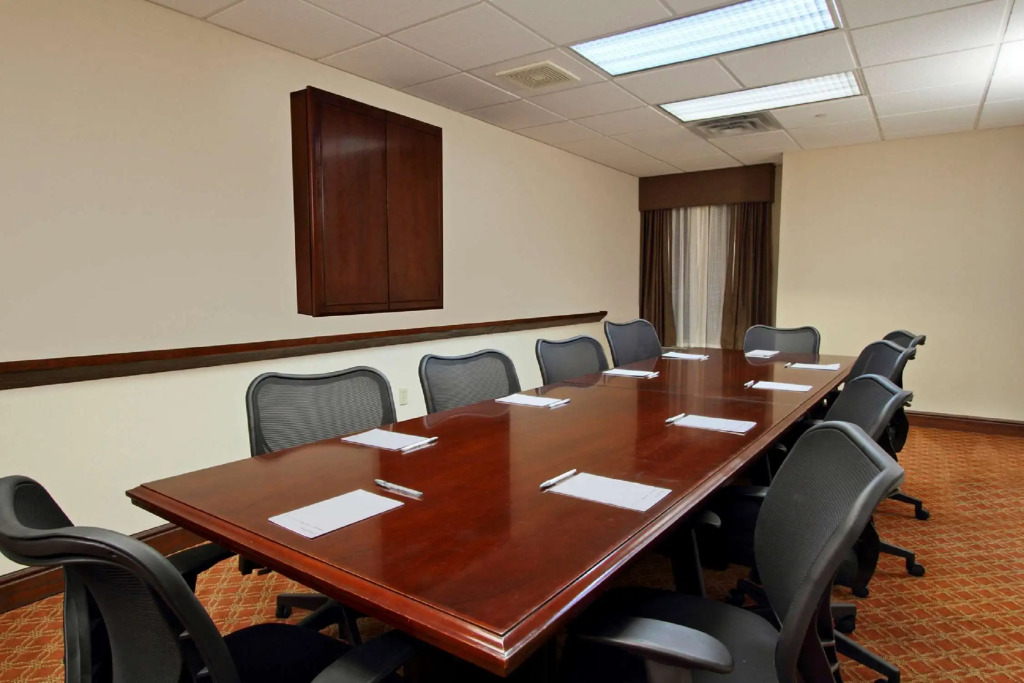 Hampton Inn & Suites Newtown