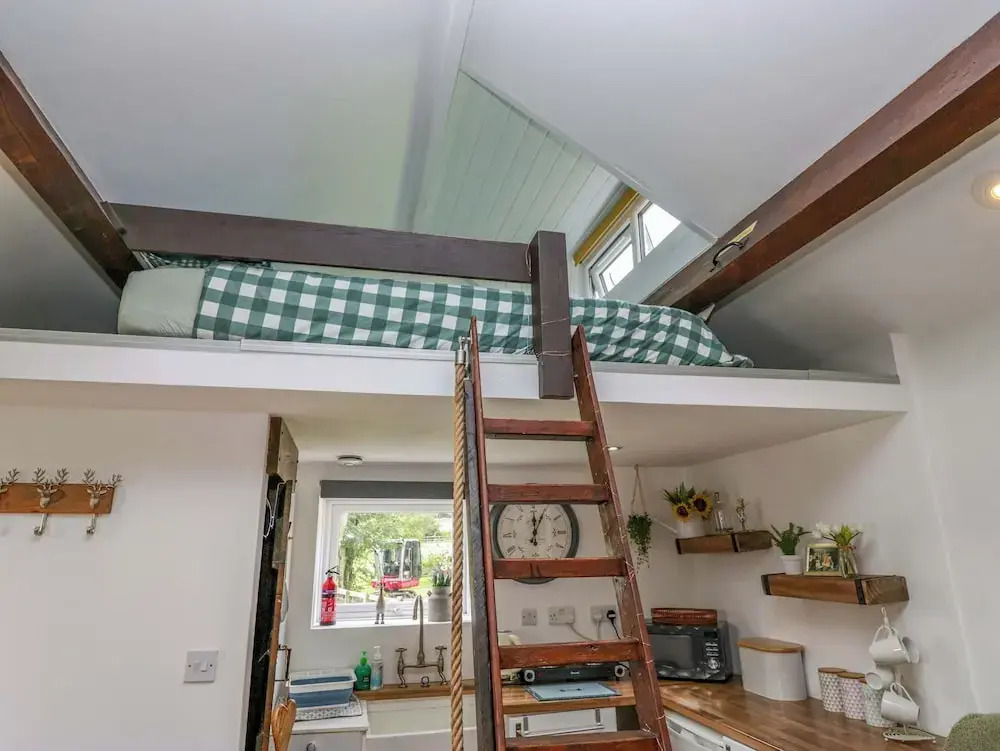 High Wreah Bolt Hole