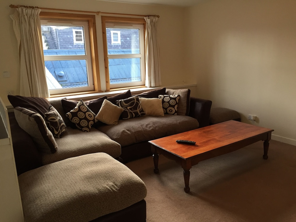 3 Varis Apartments