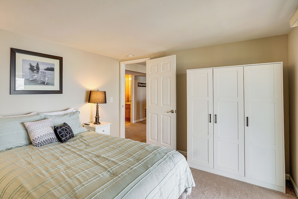 Group Getaway! Osage Beach Escape w/ Private Dock
