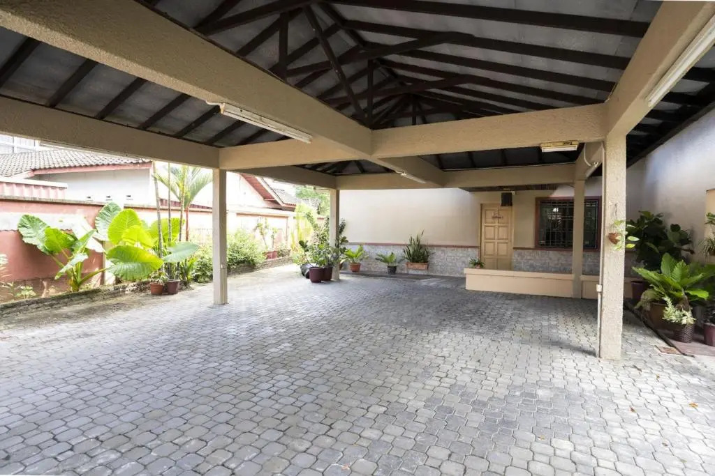 PARTY HAUS 7 bedrooms 8 toilets