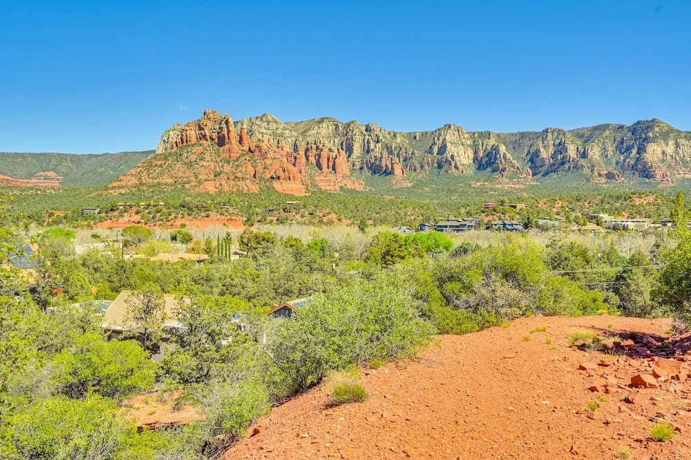Walk to Hiking Trails: Sedona Red Rock Retreat