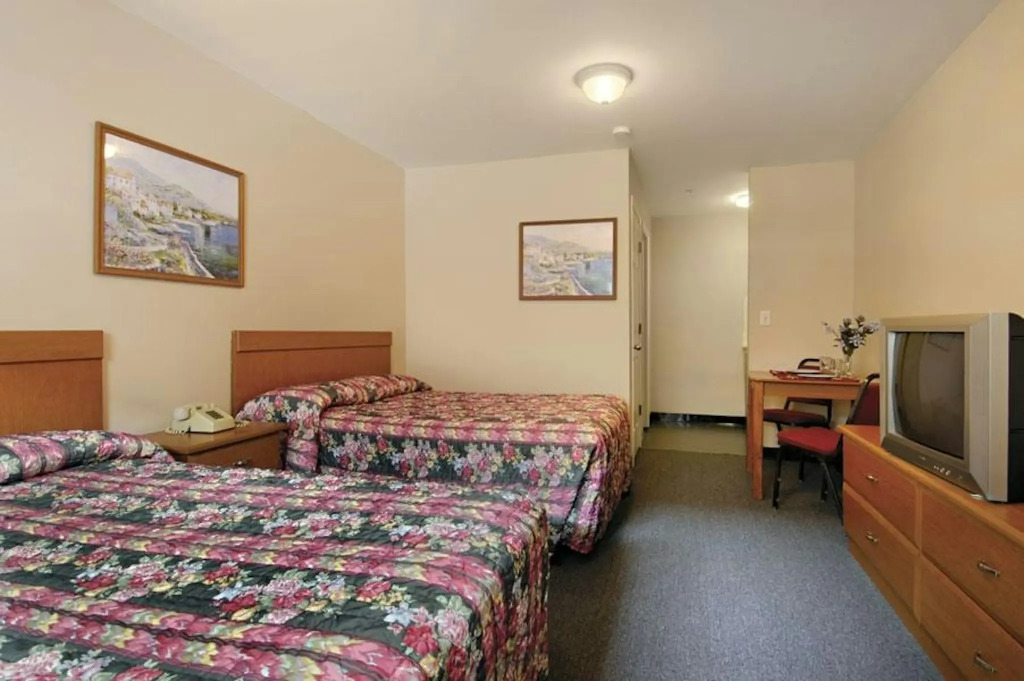 Budgetel Inn & Suites