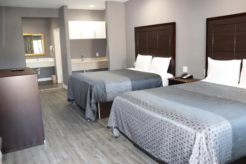 Atlantis Inn Suites