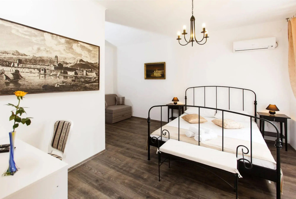 Prior Suites Split