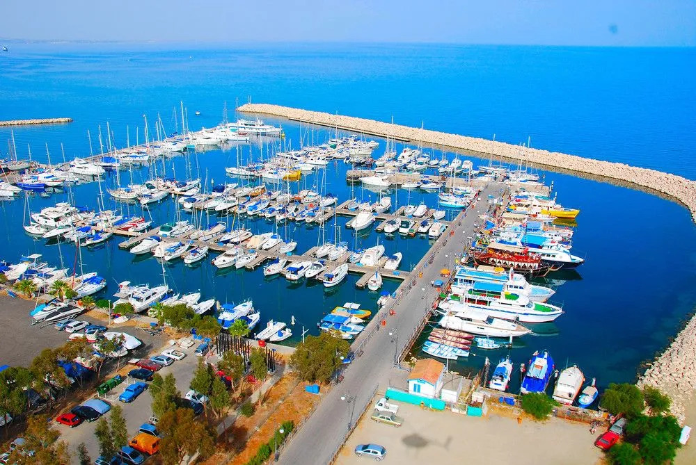 Frixos Suites Hotel Apartments