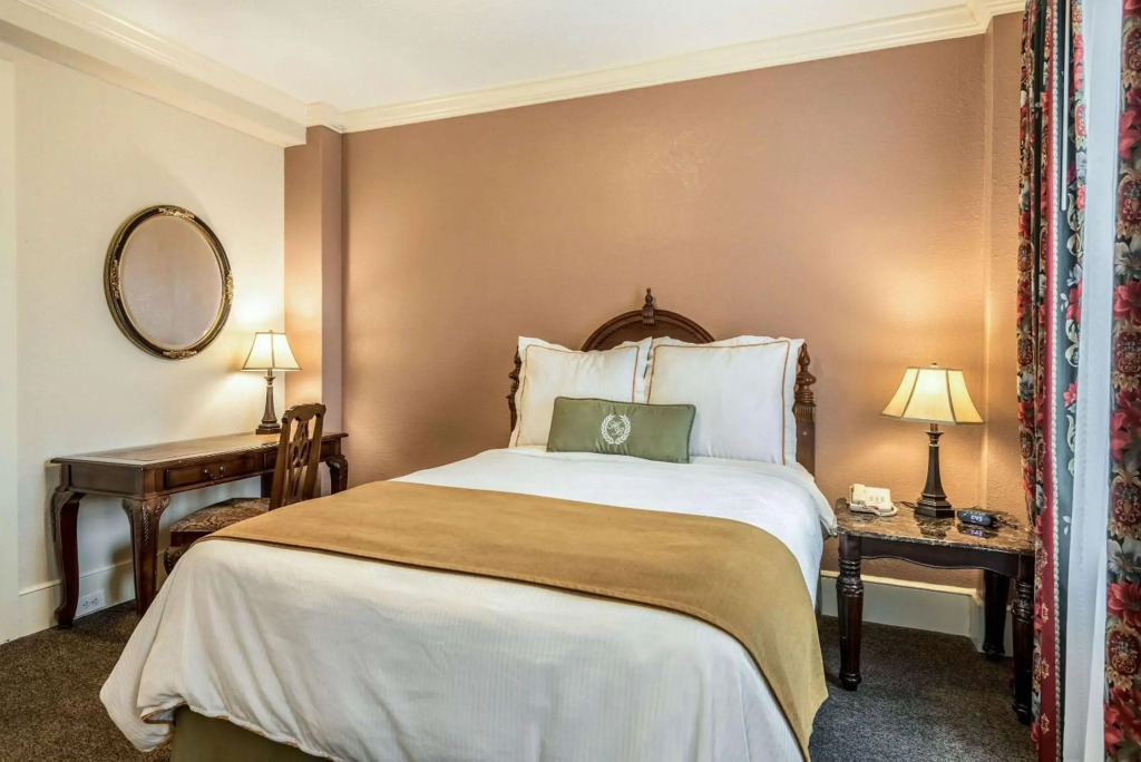 Hotel Bothwell Sedalia Central District, an Ascend Collection Hotel