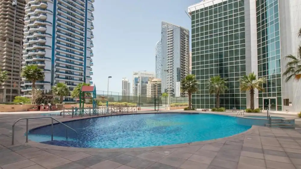 Maison Privee - Sleek Apt with Dubai Marina Vws & Premium Facilities.