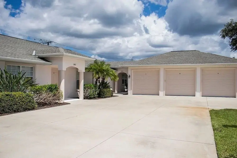 Rotonda West 2 Bedroom Condo w Lanai 9 miles to Gulf Beaches 2 Condo
