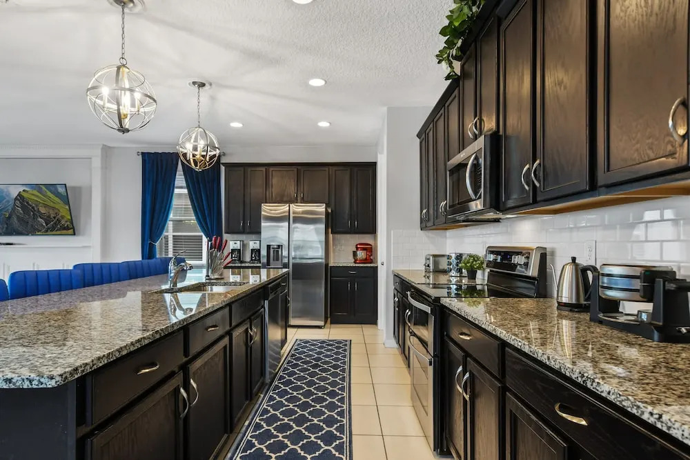 Ultimate 9-Bed Luxury Retreat - Movie Theater, Game Room, Pool, Spa & Themed Bedrooms in Resort Paradise