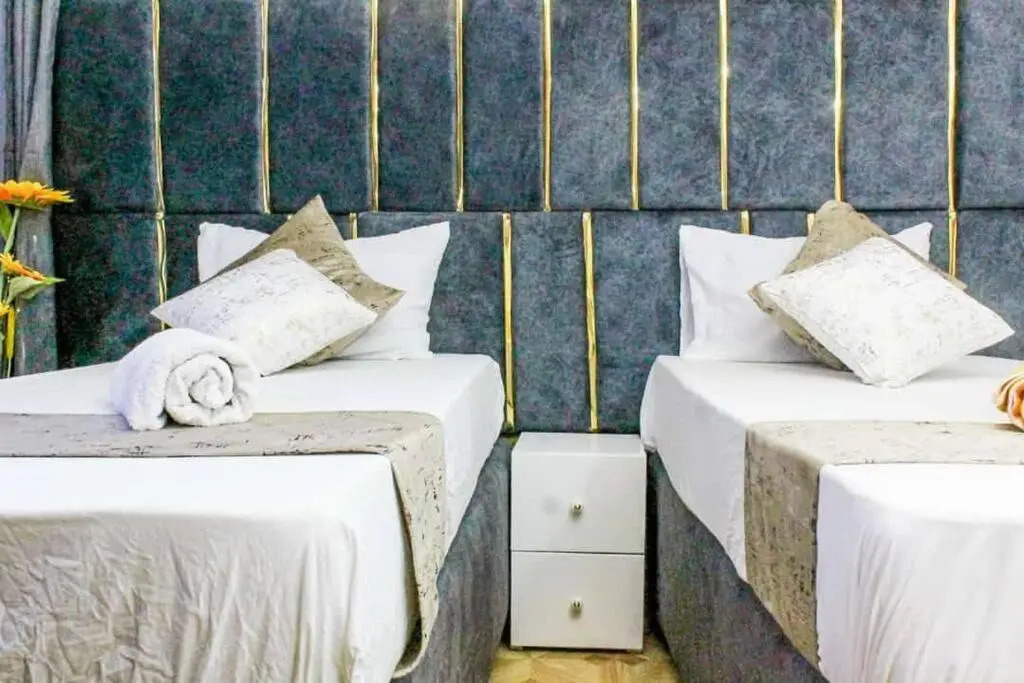 Blissful 2 bedroom fully furnished with parking.