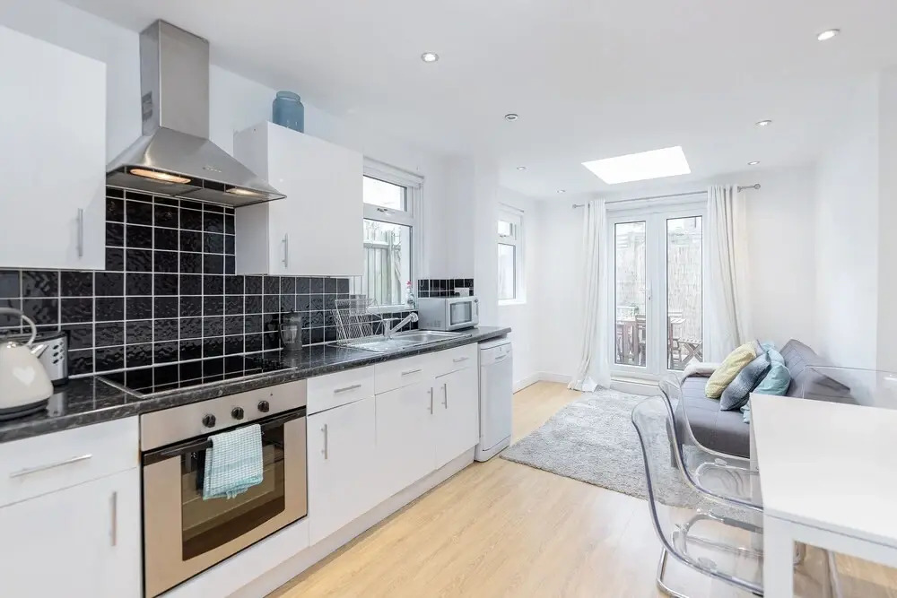 Clapham 2Bed with Patio by BaseToGo