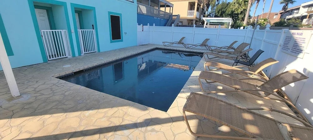 Lantana Retreat #3 3 Bedroom Condo by RedAwning