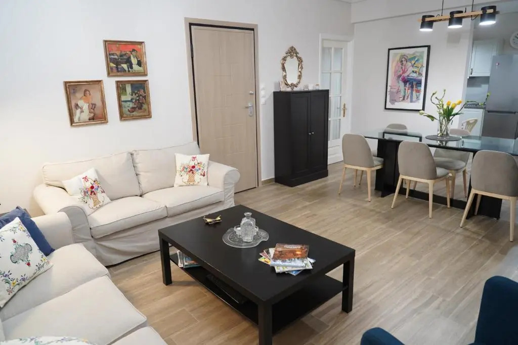 Larissa Downtown Apartment With Parking