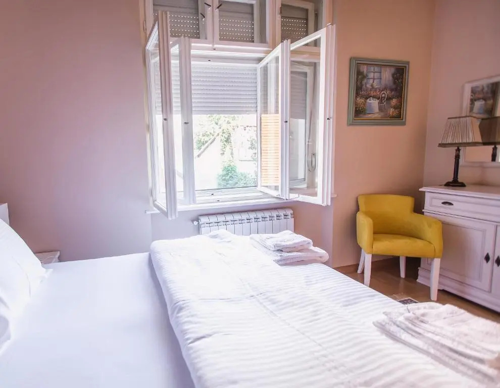 Crown Apartment - Your Royal Stay