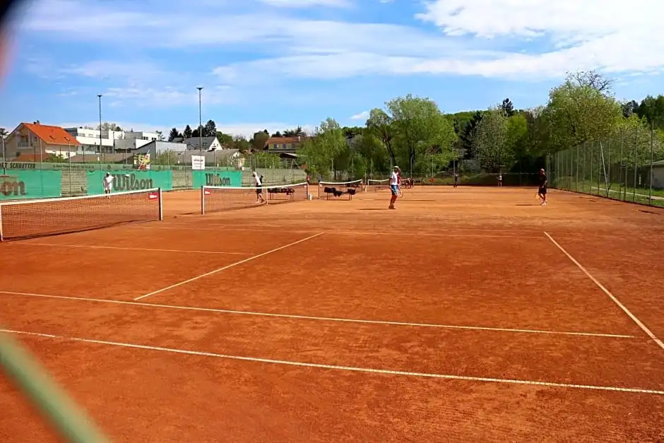 CenterCourt Hotel