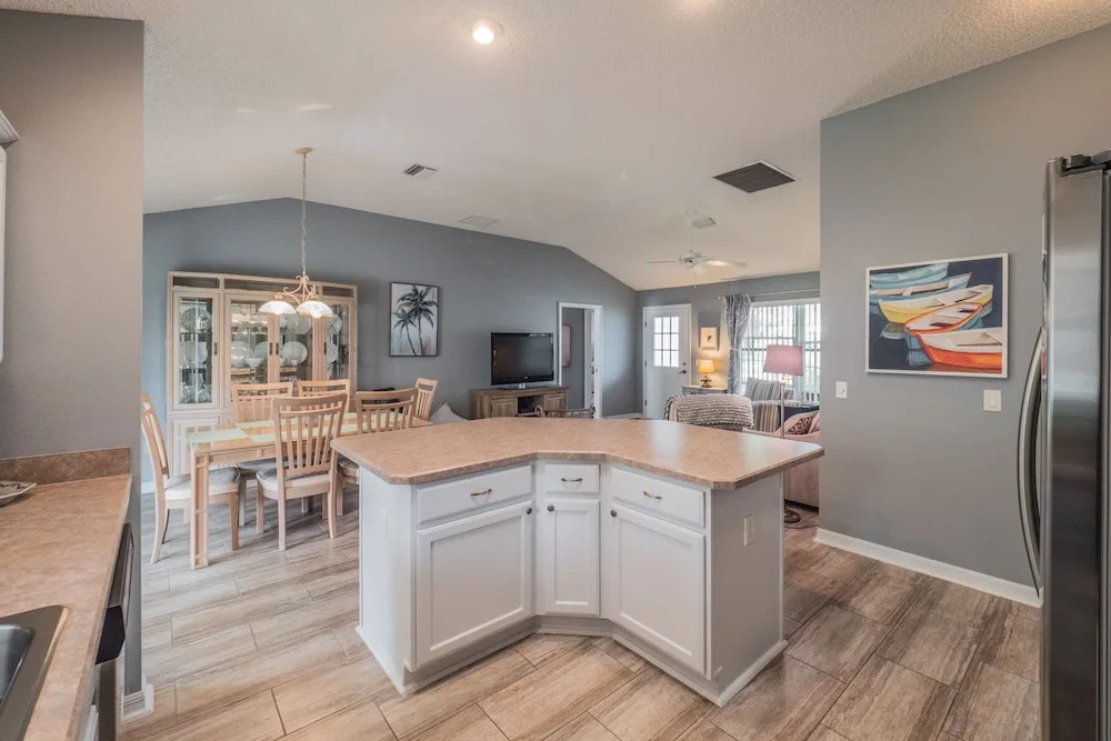 Deerfield Lane 1253 by White Pelican VR