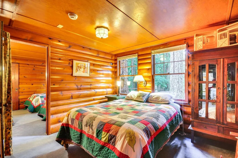 Forested 'minikahda Lodge' w/ Hot Tub Near Mt Hood