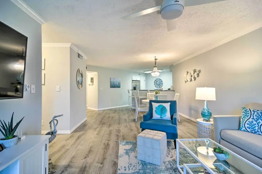 St Pete Condo w/ Patio & Pool ~ 2 Mi to Beach