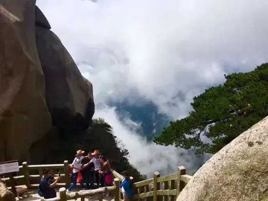 Tianzhu Mountain Zhoujia Manor (Dalongwo Cableway)