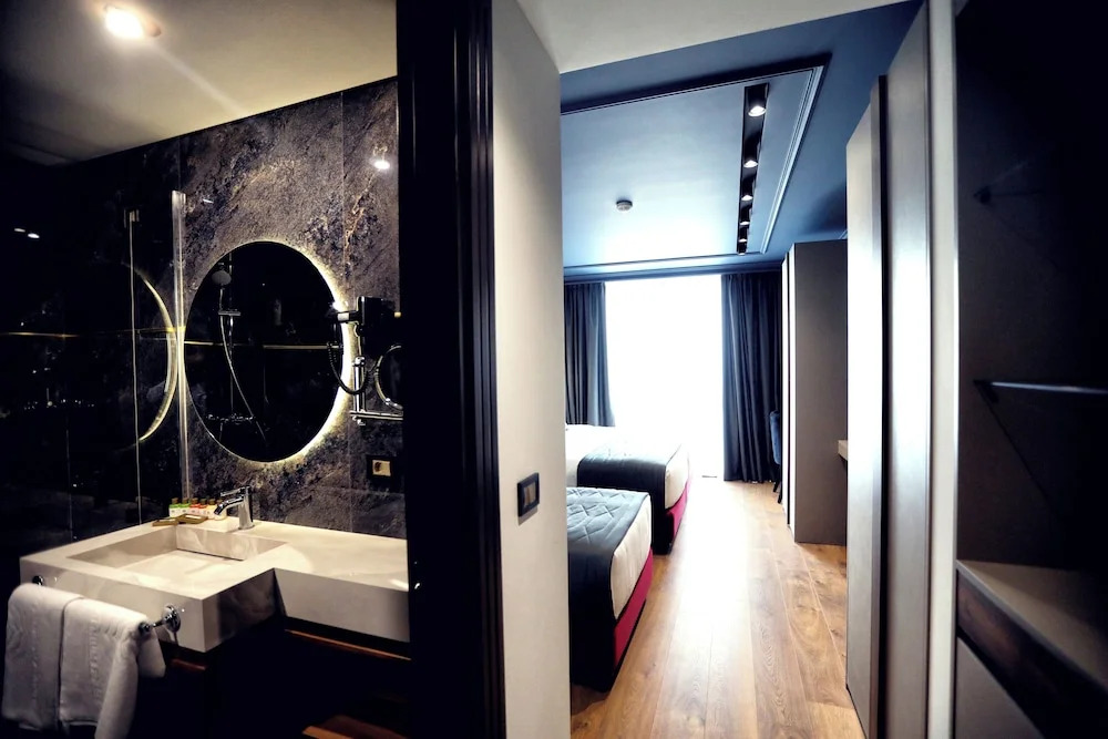 Luxury Premium Finese