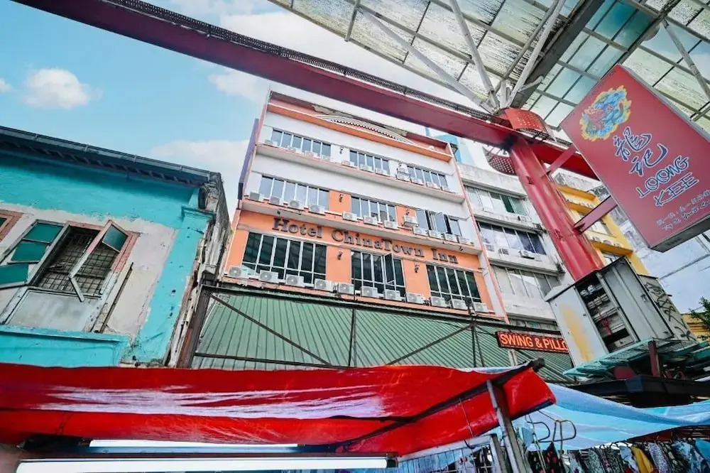 Swing & Pillows at Chinatown