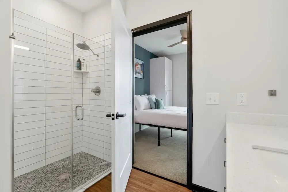 CozySuites on Mass w garage parking 20