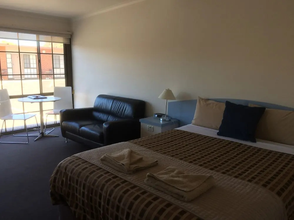 Ambassador Motor Inn