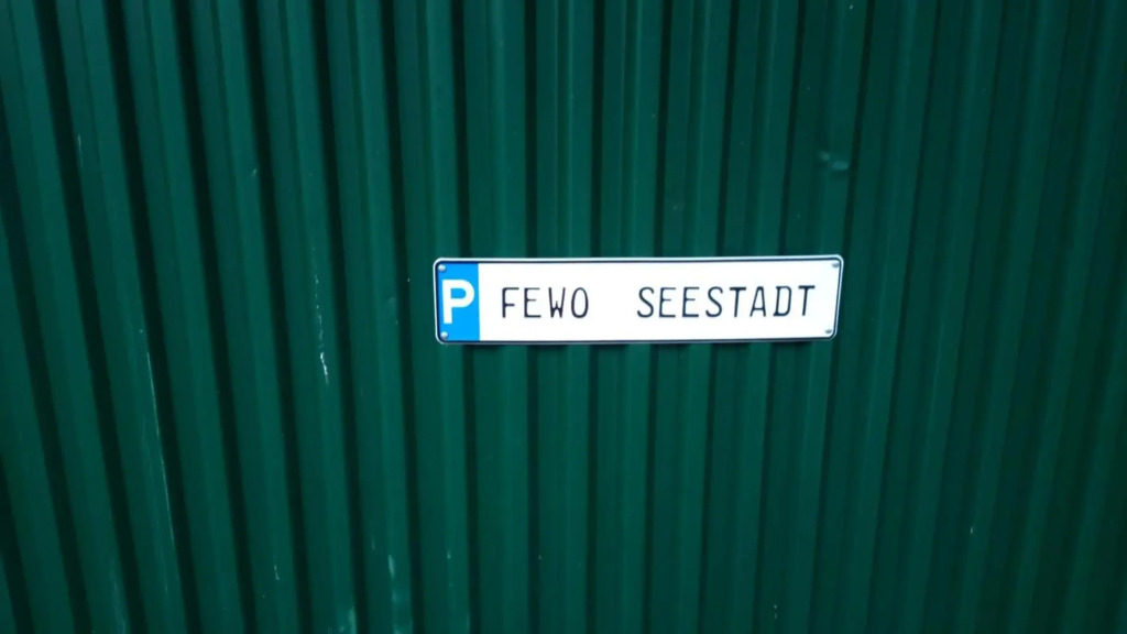 Liebevolle Fewo Seestadt mit Balkon und Badewanne