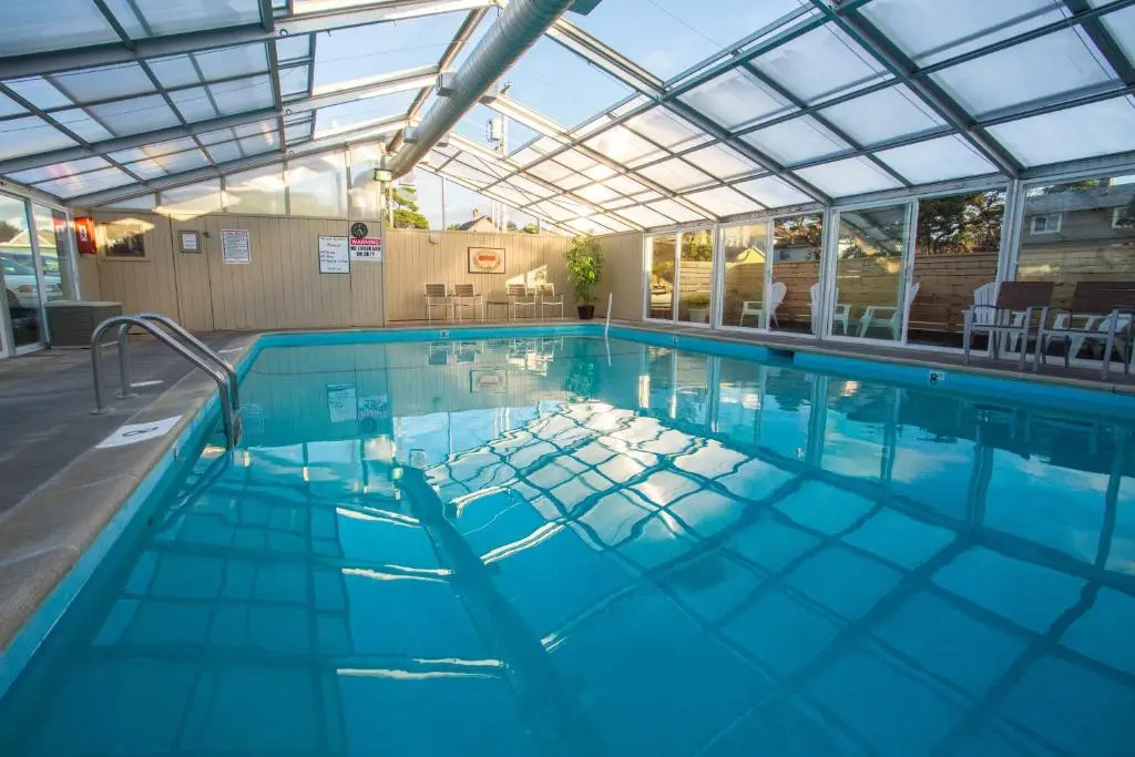 Pelican Shores Inn