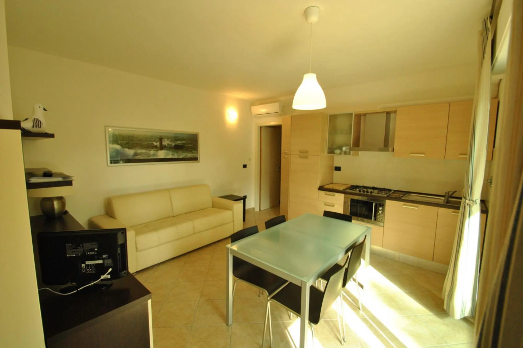 In vacation residence, mt. 50  from the sea, apartment on the 1st floor with terrace, 3 beds. Reserv-Venus- Bilocale Mare