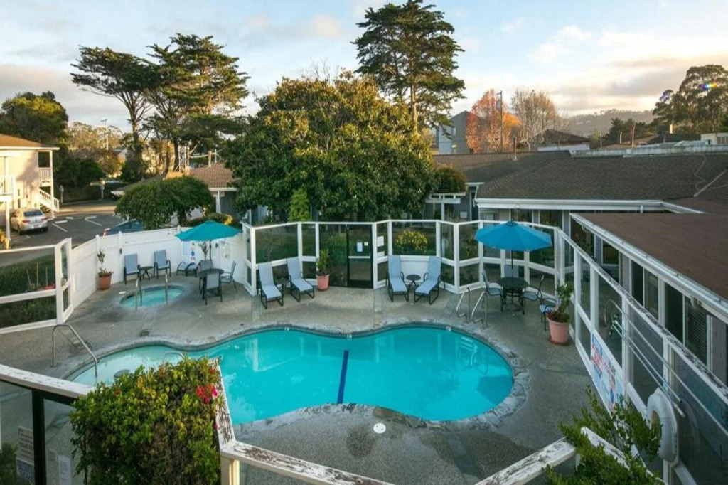 Monterey Bay Lodge