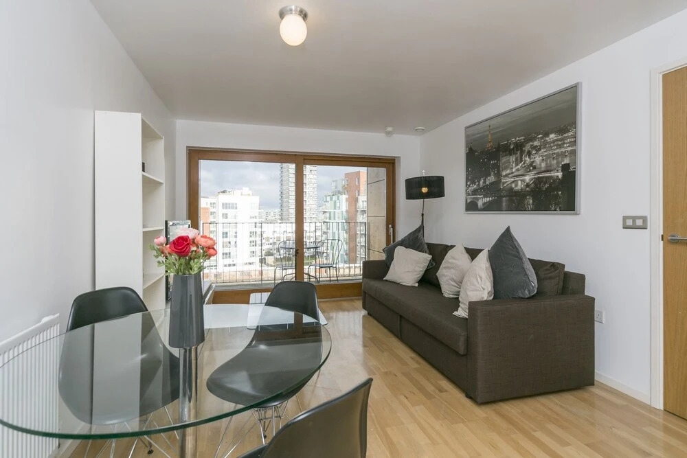 Modern Two Bedroom Two Bathroom Flat