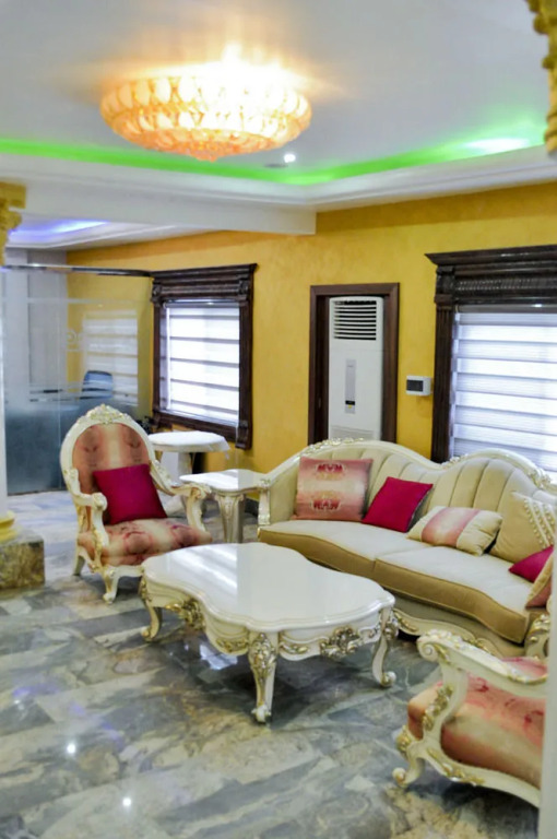 Caledonian Suites