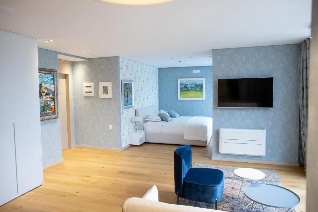 Seven Luxury Suites