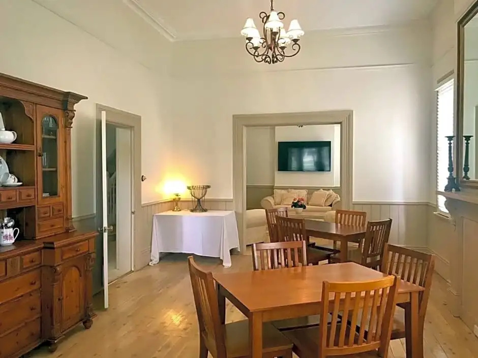 Te Rata House - All 6 Rooms